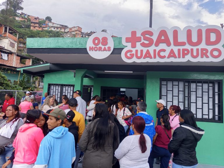 Habitantes de La Pradera celebran inauguración del +Salud número 22 en Guaicaipuro