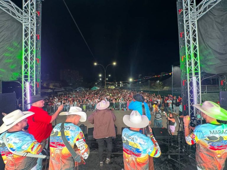 Más de ocho mil personas en Guaicaipuro celebraron la victoria popular