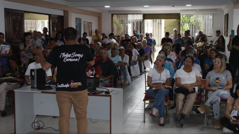 Impulsan adecuación y renovación de Consejos Comunales