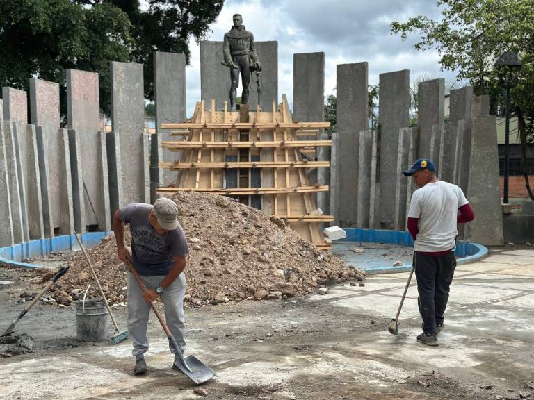 Alcalde Fraija presenta proyecto de remodelación de la Plaza Miranda