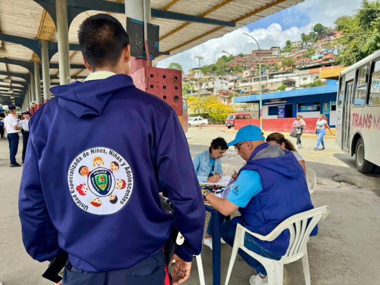 Emiten mil permisos de viaje a niños y niñas en Guaicaipuro 