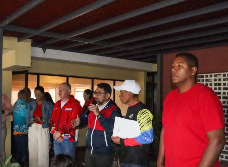 En Los Teques estrenan techo para proteger espacios comunitarios￼