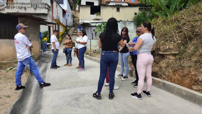 Nueva vialidad de cemento rígido beneficiará a 180 familias en El Vigía