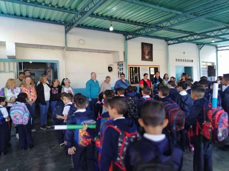 Estudiantes de Guaicaipuro iniciaron con alegría el nuevo año escolar￼