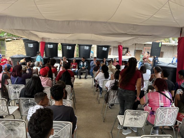 La Pradera fortalece su organización comunitaria con la adquisición de tanques de agua 