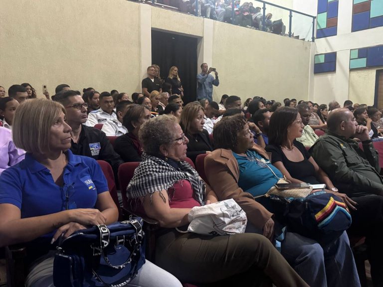 Guaicaipuro une a especialistas y comunidad en simposio sobre salud mental