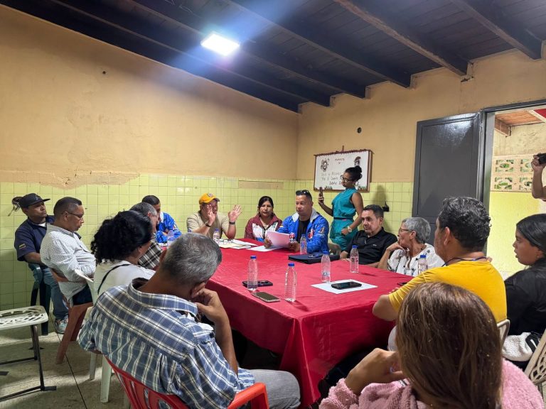 Instalan mesas de trabajo para definir políticas y accionar productivo en Guaicaipuro