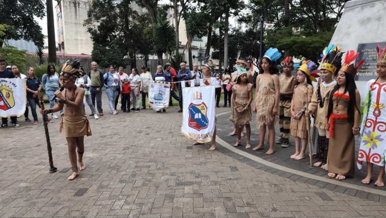 Más de 180 niños de Los Teques conmemoran la resistencia indígena con actos culturales