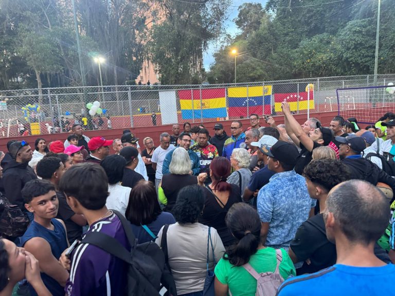 Entregan dos canchas deportivas rehabilitadas en urbanización El Encanto