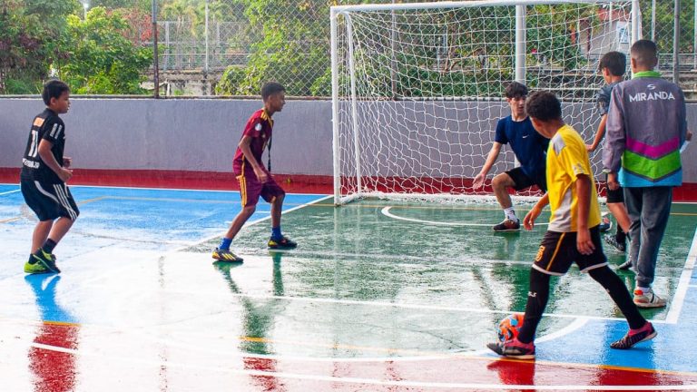 Inauguran cancha deportiva en la Urb. Simón Bolívar de Los Teques