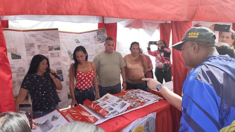 Poder Popular protagoniza la primera Expo Comuna 2025