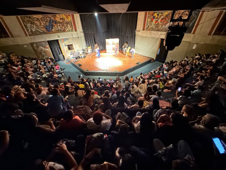 A casa llena inició el 12° Festival de Teatro de Los Teques con El Principito