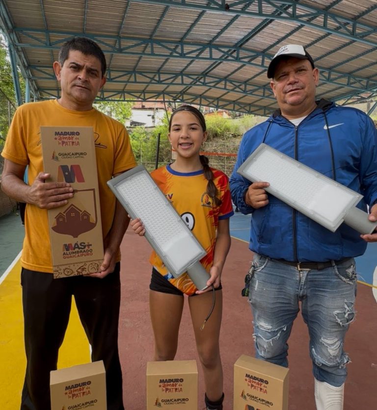 Mejoran iluminación de la cancha del Liceo Francisco de Miranda