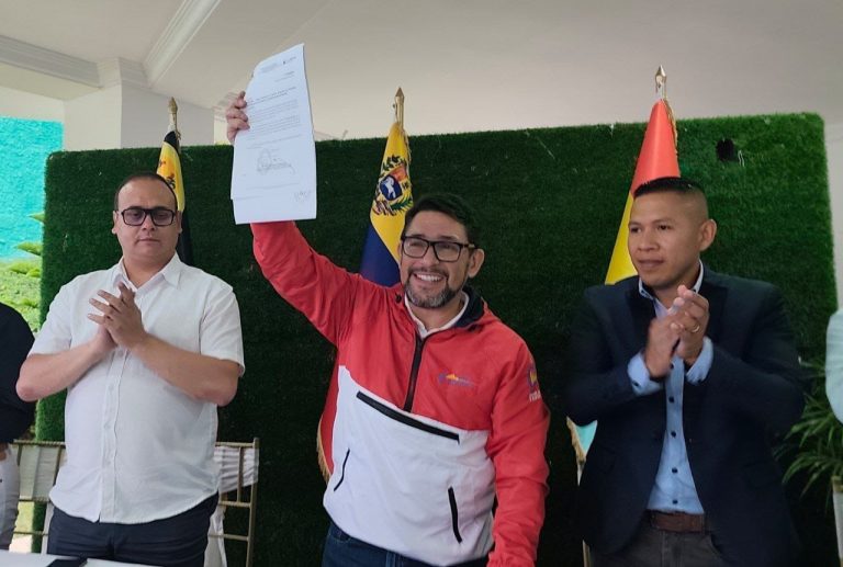 Fraija promulga reforma de ordenanza para fortalecer emprendimientos en Guaicaipuro