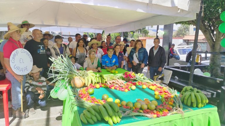 Productores campesinos de Guaicaipuro reciben acreditaciones 