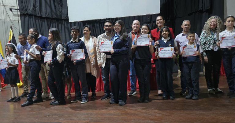 Reconocen con Honor al Mérito Educativo a 143 estudiantes de Guaicaipuro