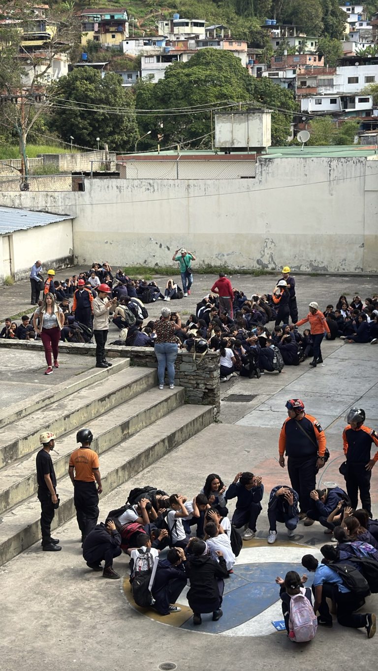 PC Guaicaipuro realiza simulacro de desalojo en la UEN Julio Rosales de Los Teques