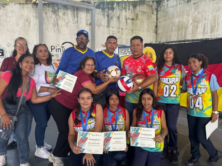 Condecoran a atletas de los Juegos Estudiantiles Miranda 2025