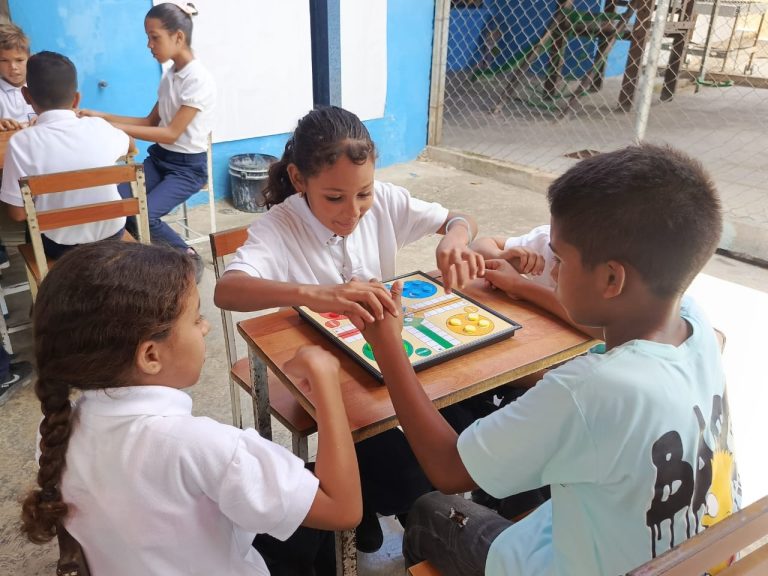 Más de 280 estudiantes se conectan con la realidad y la salud mental