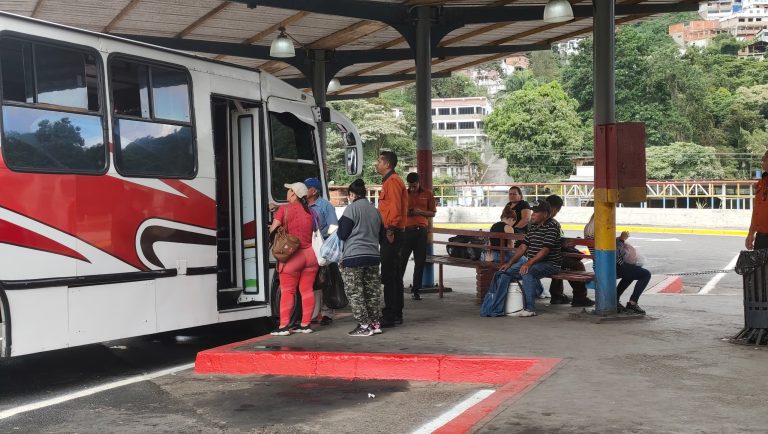 Activarán operativo especial de permisos de viaje en el terminal de Los Lagos￼