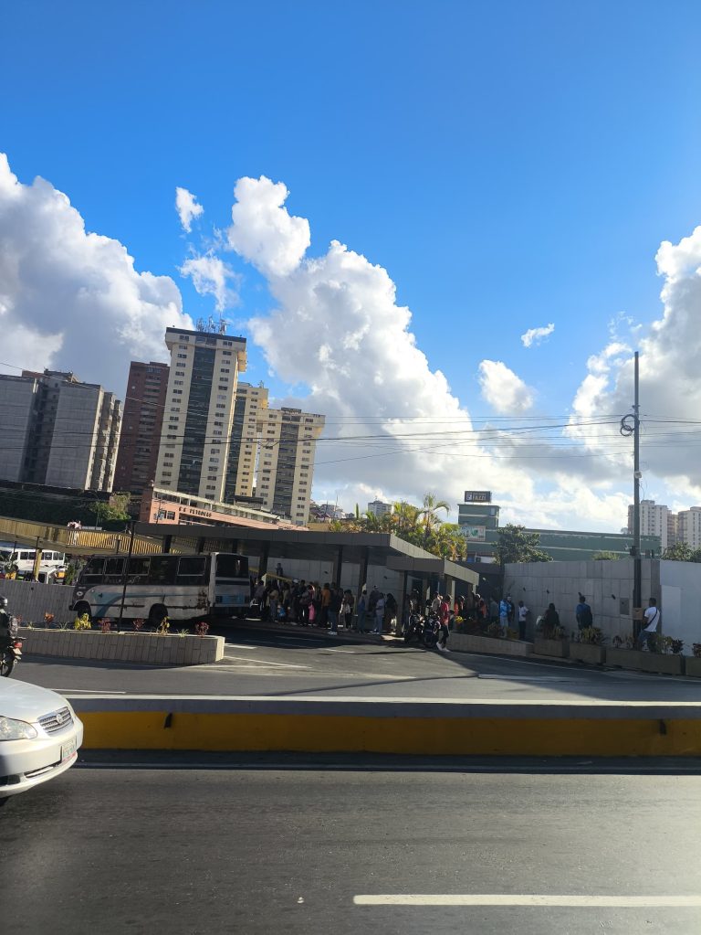 Inician mesas de diálogo para ajustar tarifa del pasaje urbano en Guaicaipuro￼