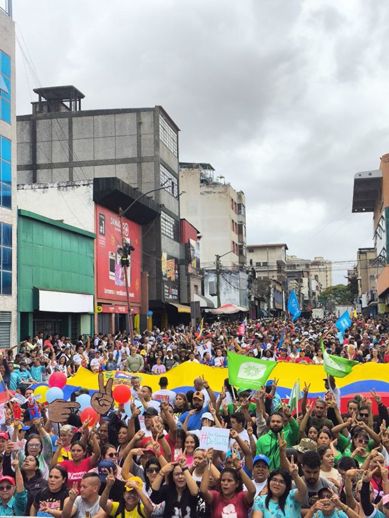 Masiva movilización en Los Teques exige liberación de Nicolás Maduro y Cilia Flores