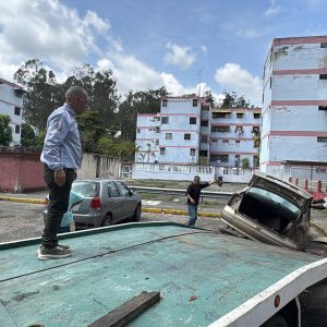 Plan de saneamiento ambiental ha removido más de 40 vehículos chatarra en Guaicaipuro