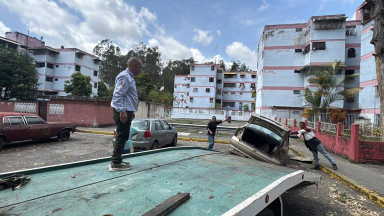 Plan de saneamiento ambiental ha removido más de 40 vehículos chatarra en Guaicaipuro
