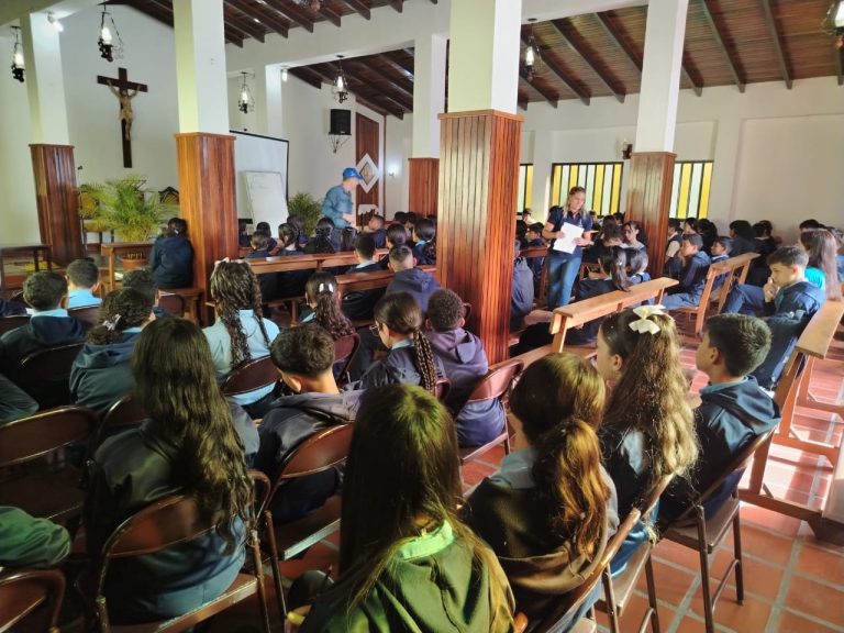 Fortalecen salud mental de 101 estudiantes y docentes en Santa Eulalia￼