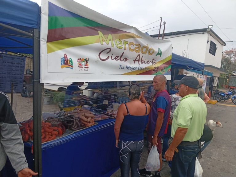 Vecinos de Lagunetica aliviaron el bolsillo con Mercado a Cielo Abierto 