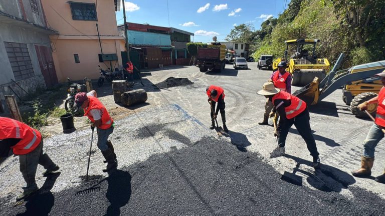 Alcaldía aplicó 300 toneladas de asfalto en el Eje Sur
