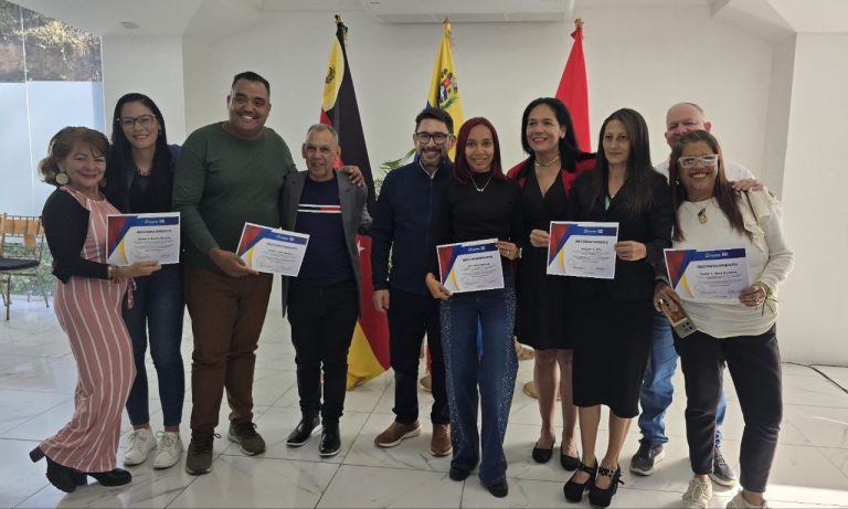 Alcalde Fraija honra a educadores de Guaicaipuro y anuncia proyectos de viviendas dignas