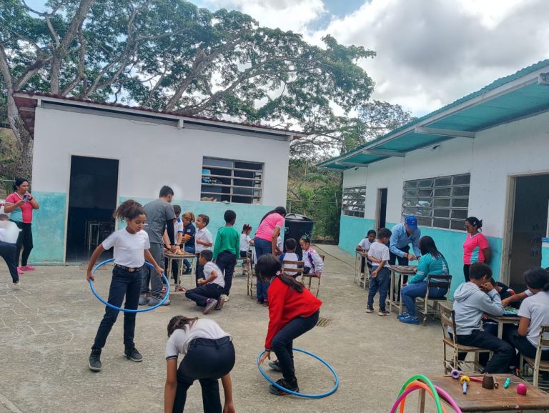 Impulsan estilos de vida saludables con programa “- Pantallas + Realidades” en Altagracia de la Montaña