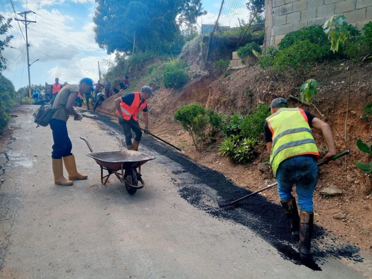 Plan de asfaltado 2026 colocará 3.180 toneladas en más de 20 sectores de Guaicaipuro