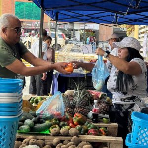 <strong>Productores están llamados a fortalecer economía circulante con el apoyo de la alcaldía</strong>