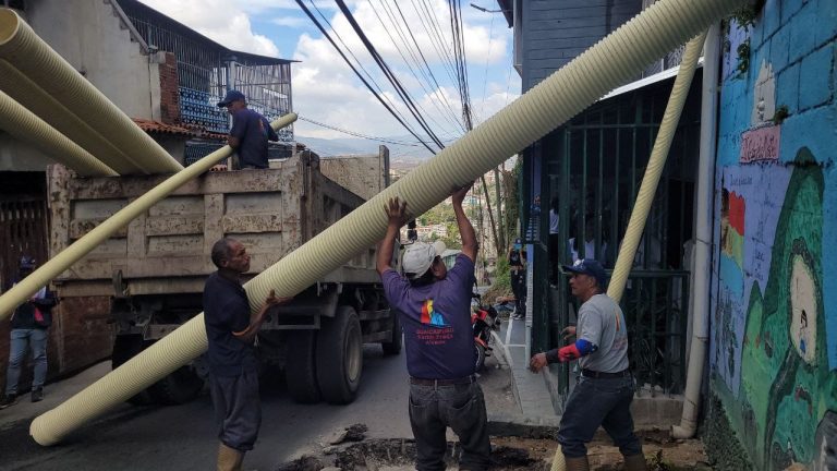 Sustituyen 50 metros de tubería para sanear infraestructura del CEIE Gabriela Mistral