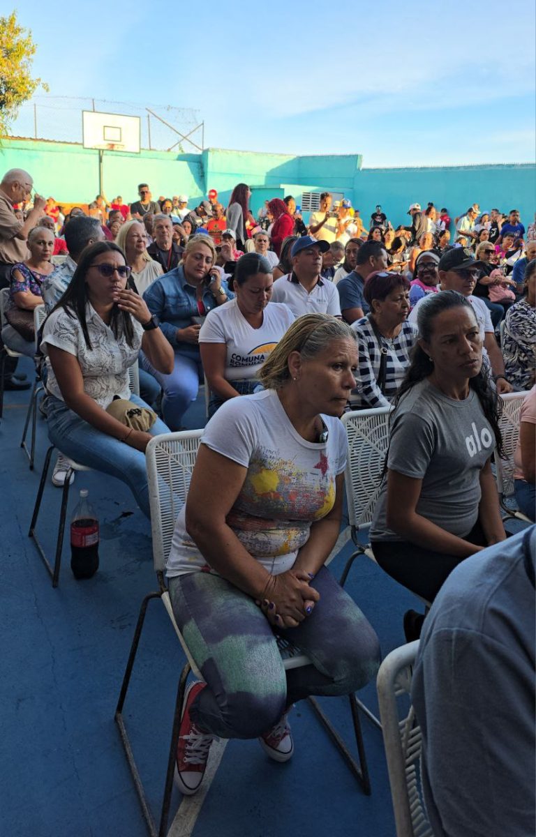 Entregan recursos a 32 Comunas para ejecución de proyectos en Guaicaipuro