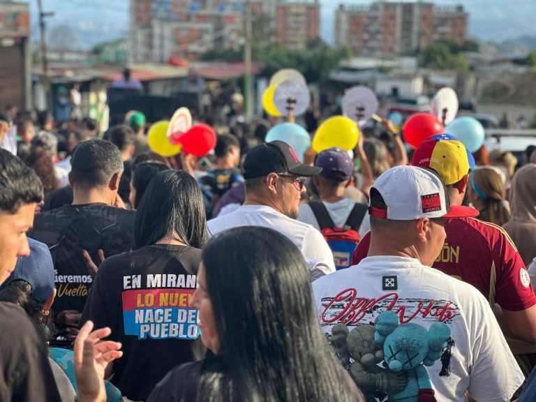 Altos Mirandinos cierra campaña con masiva movilización popular 