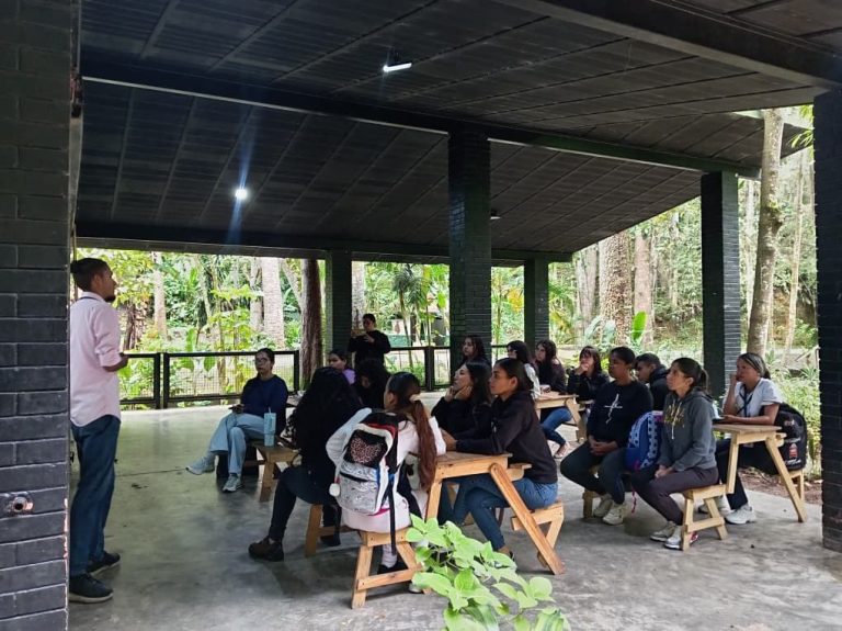 50 promotores turísticos comunitarios afinan motores para la Semana Mayor