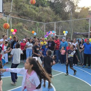 De un terreno de tierra a una cancha de altura en El Tigrito
