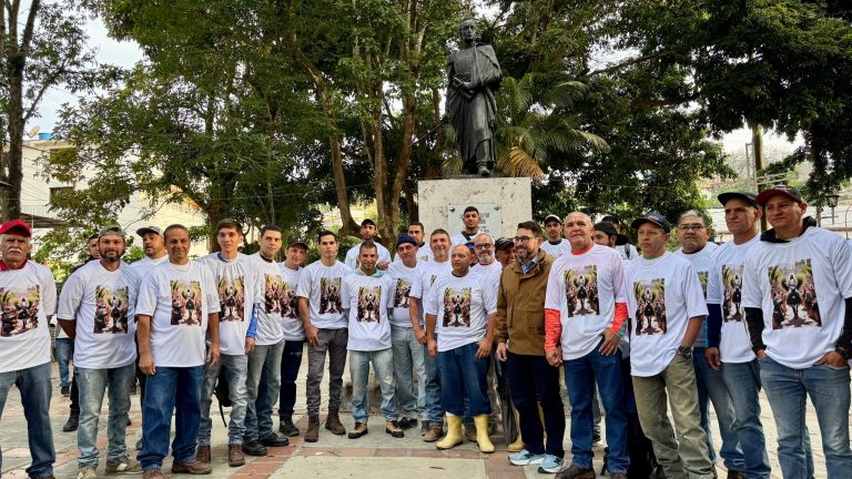 Con fe y tradición: Alcalde Farith Fraija acompaña la salida de los Palmeros de San Pedro