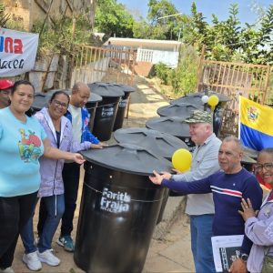 Invierten 1,2 millones de bolívares en entrega de tanques a la Comuna Negra Matea