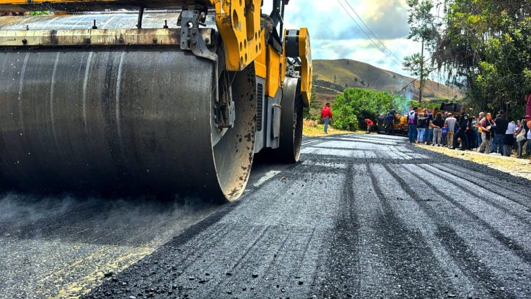 Vecinos de Romerito mejoran su vialidad con Plan de Asfaltado Comunitario en San Pedro