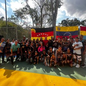 Entregan cancha de baloncesto rehabilitada en El Encanto beneficiando a 2.500 familias