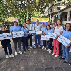 Comuna de Paracotos recibe 100 luminarias para fortalecer la seguridad en siete sectores