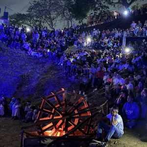 Paracotos conmemora 43 años de su emblemático Viacrucis Viviente con masiva asistencia