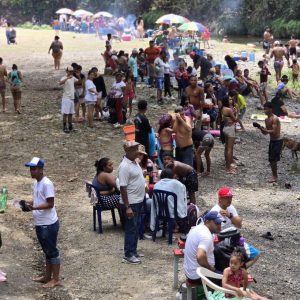 Reciben a miles de temporadistas con balnearios aptos y despliegue integral en Tácata