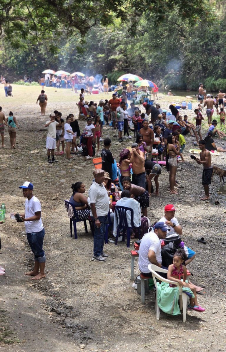 Reciben a miles de temporadistas con balnearios aptos y despliegue integral en Tácata￼