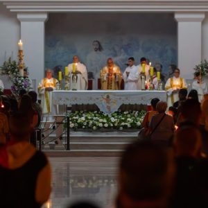 La fe ilumina a Los Teques: Catedral San Felipe Neri celebró emotiva Bendición del Fuego