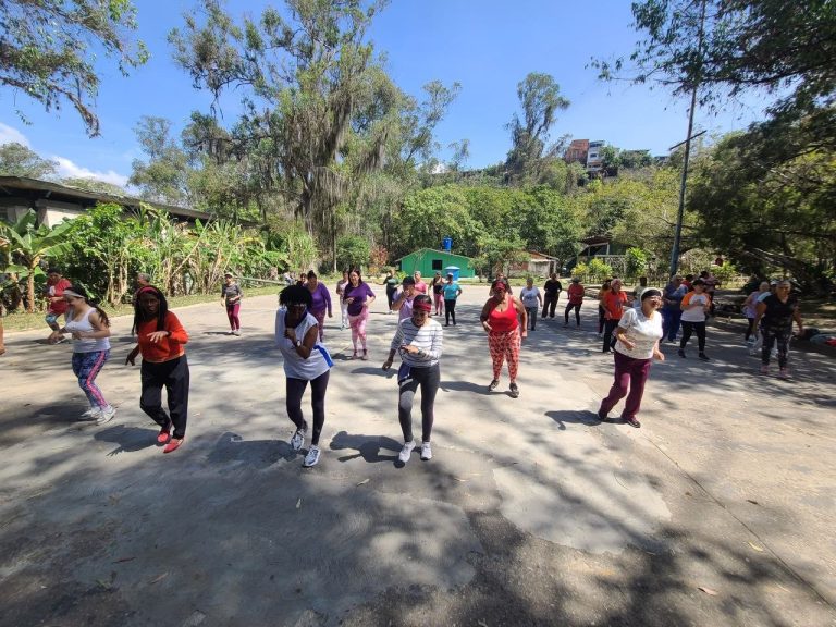 Fortalecen organización de círculos de abuelos con jornadas recreacionales